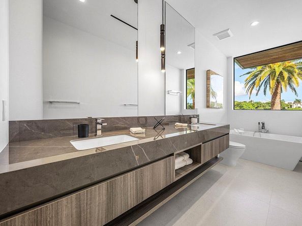 4460 NE 31st Avenue, Lighthouse Point FL 33064