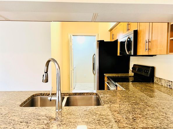 6511 Emerald Dunes Drive 308, West Palm Beach FL 33411