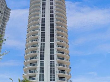 18683 Collins Ave