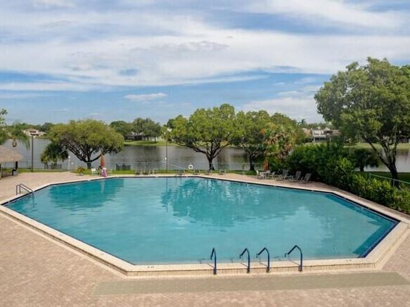 900 Colony Point Cir 121, Pembroke Pines FL 33026