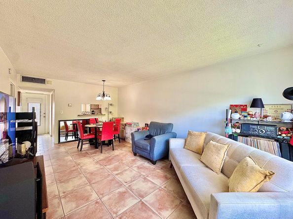 5181 W Oakland Park Boulevard 212, Lauderdale Lakes FL 33313
