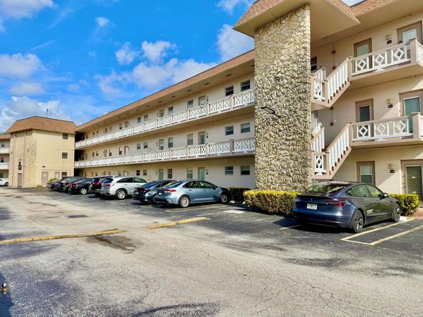 5181 W Oakland Park Boulevard 212, Lauderdale Lakes FL 33313