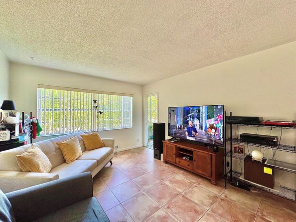 5181 W Oakland Park Boulevard 212, Lauderdale Lakes FL 33313