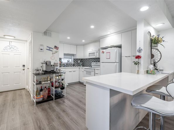 8901 S Hollybrook Blvd 201, Pembroke Pines FL 33025