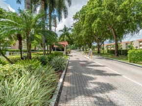 8901 S Hollybrook Blvd 201, Pembroke Pines FL 33025