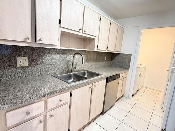 812 SW 73 Av 8, North Lauderdale FL 33068