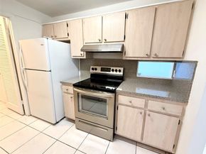 812 SW 73 Av 8, North Lauderdale FL 33068