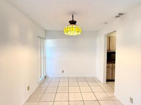 812 SW 73 Av 8, North Lauderdale FL 33068