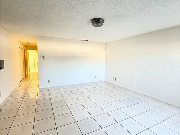 812 SW 73 Av 8, North Lauderdale FL 33068