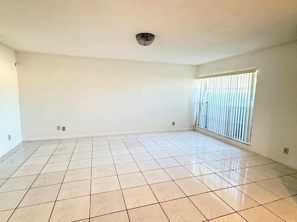 812 SW 73 Av 8, North Lauderdale FL 33068