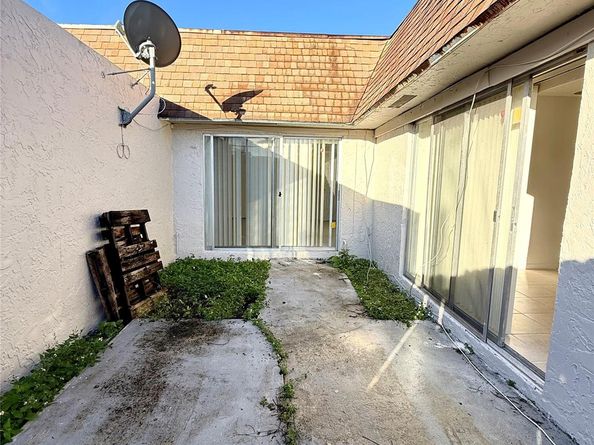 812 SW 73 Av 8, North Lauderdale FL 33068