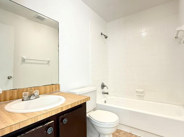 812 SW 73 Av 8, North Lauderdale FL 33068