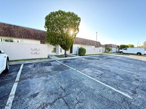 812 SW 73 Av 8, North Lauderdale FL 33068