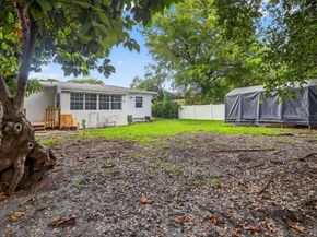 40 NW 68th St, Miami FL 33150
