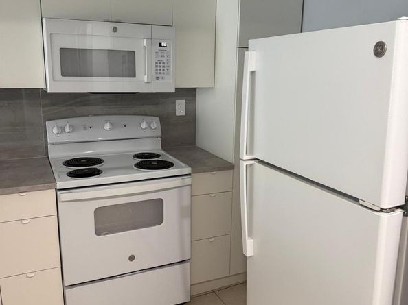 16465 NE 22nd Ave 105, North Miami Beach FL 33160