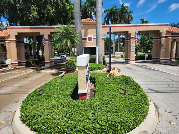 Undisclosed Address #RX-11120536, Pembroke Pines FL 33026