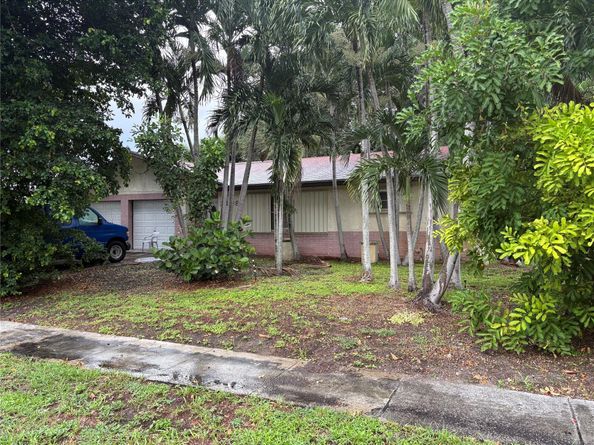 2109 Pinehurst Dr, West Palm Beach FL 33407
