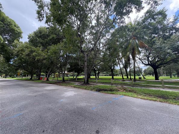 2109 Pinehurst Dr, West Palm Beach FL 33407