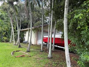 2109 Pinehurst Dr, West Palm Beach FL 33407
