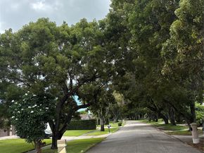 2109 Pinehurst Dr, West Palm Beach FL 33407