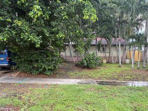 2109 Pinehurst Dr, West Palm Beach FL 33407