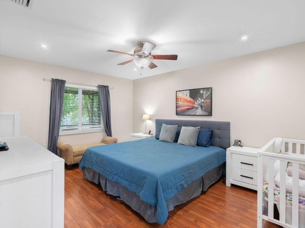 9941 SW 16th St, Pembroke Pines FL 33025