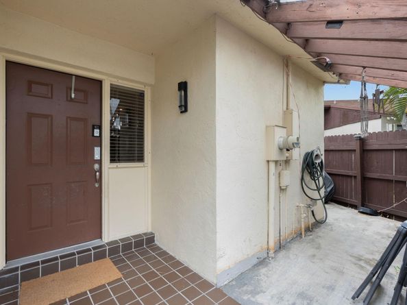 9941 SW 16th St, Pembroke Pines FL 33025