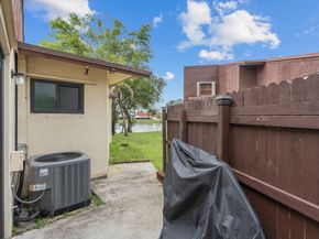 9941 SW 16th St, Pembroke Pines FL 33025