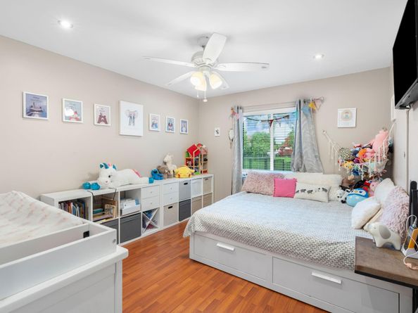 9941 SW 16th St, Pembroke Pines FL 33025