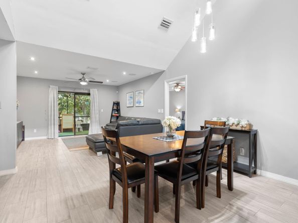 9941 SW 16th St, Pembroke Pines FL 33025