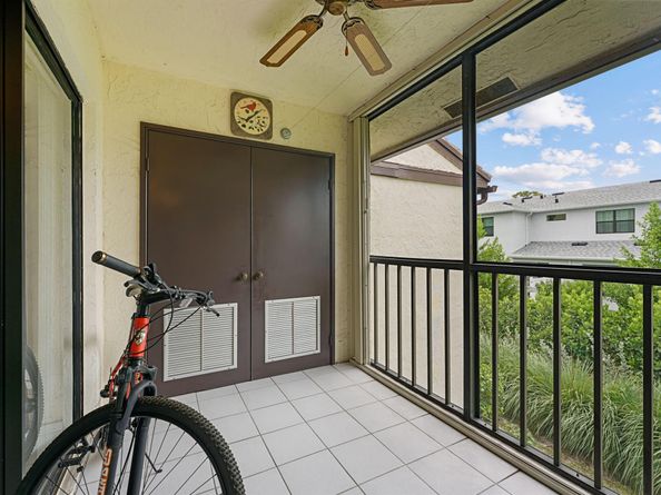 7681 Tahiti Lane 205, Lake Worth FL 33467