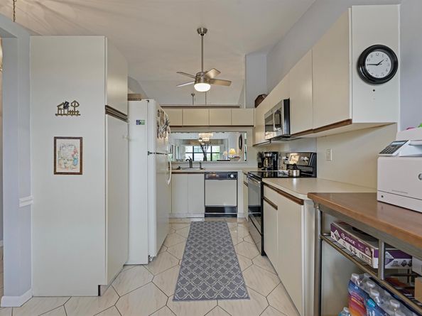 7681 Tahiti Lane 205, Lake Worth FL 33467