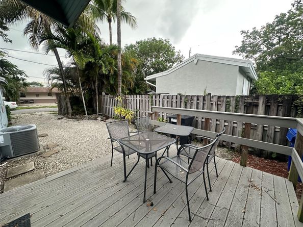232 Seminole Ave, Fort Lauderdale FL 33312