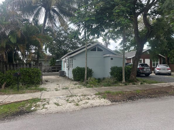 232 Seminole Ave, Fort Lauderdale FL 33312