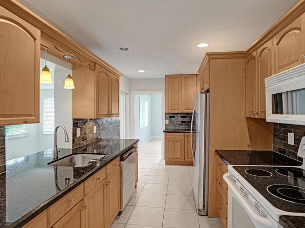 1281 NW 44th St, Deerfield Beach FL 33064