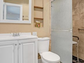 1281 NW 44th St, Deerfield Beach FL 33064