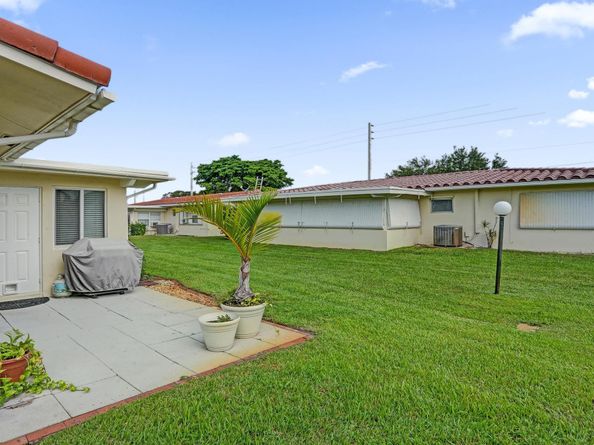 1281 NW 44th St, Deerfield Beach FL 33064