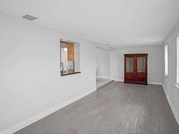 1281 NW 44th St, Deerfield Beach FL 33064