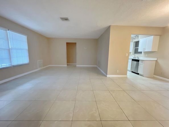 10089 Penzance Lane, Royal Palm Beach FL 33411