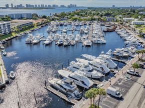 1030 Us Highway 1 105, North Palm Beach FL 33408