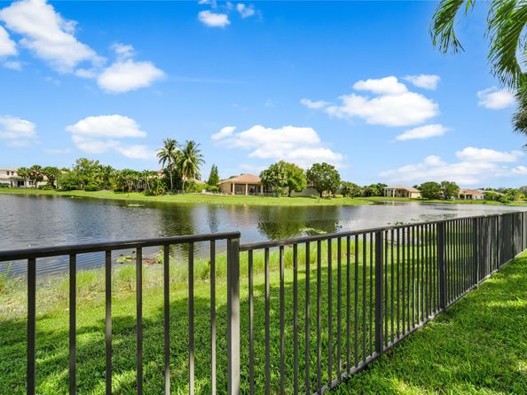 12425 NW 76th St, Parkland FL 33076