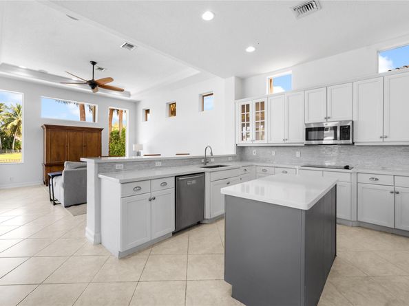 12425 NW 76th St, Parkland FL 33076