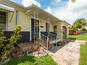 2820 Fletcher St, Hollywood FL 33020