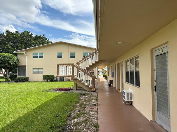 213 Chatham K, West Palm Beach FL 33417