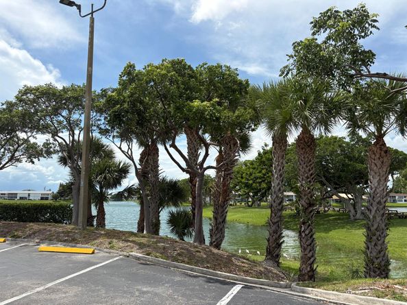 213 Chatham K, West Palm Beach FL 33417