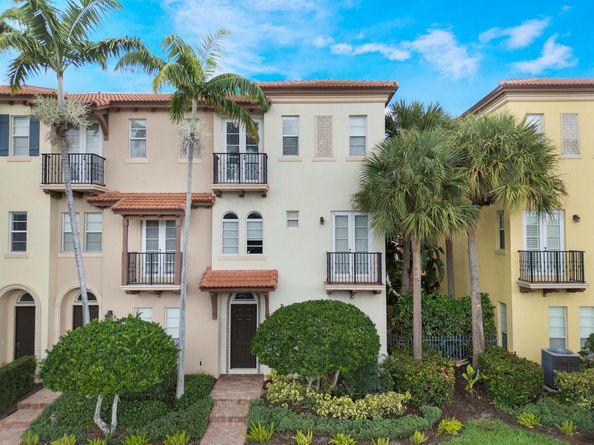 52 Via Floresta Drive, Boca Raton FL 33487
