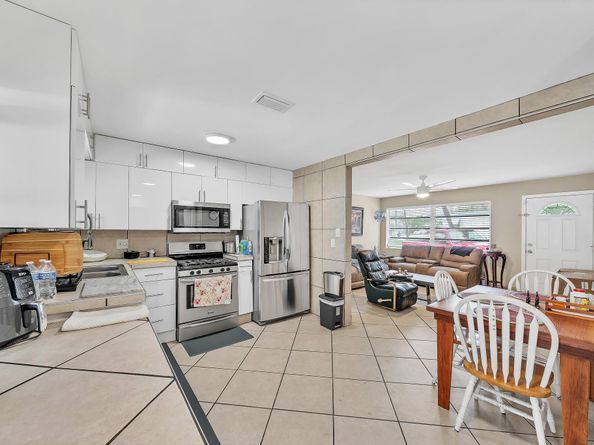 726 N A St, Lake Worth Beach FL 33460