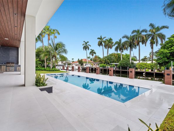 2405 Castilla Isle, Fort Lauderdale FL 33301