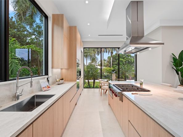 2405 Castilla Isle, Fort Lauderdale FL 33301