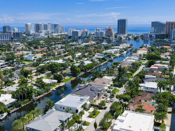 2405 Castilla Isle, Fort Lauderdale FL 33301